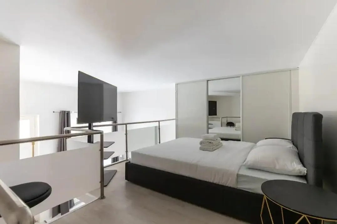 Appartement Duplex Proche De L'Arc De Triomphe Et Trocadero Paris 0*,  France